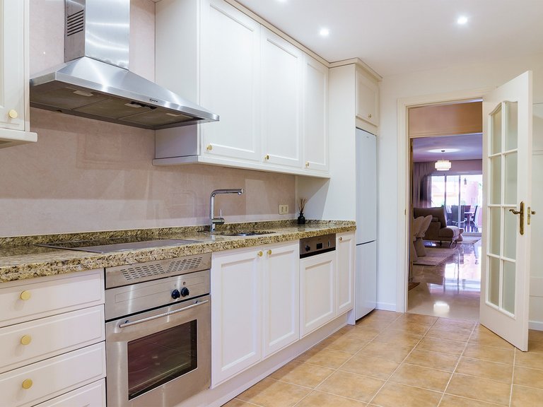 Apartment for Sale in Puerto Banús, Malaga 8