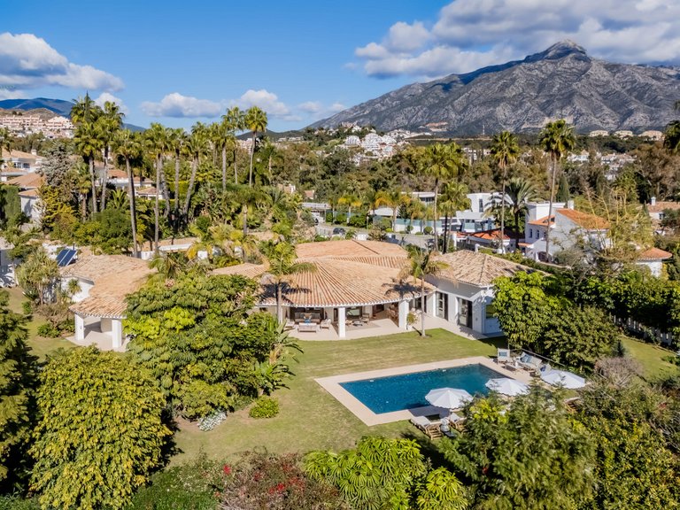 Villa for Sale in Costa del Sol Nueva Andalucía, Malaga 46