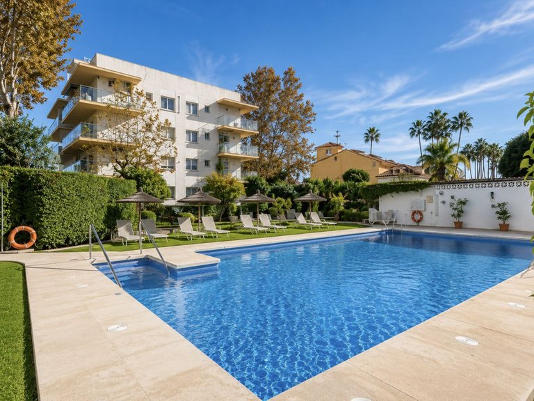 Apartment for Sale in The Golden Mile, Malaga 1