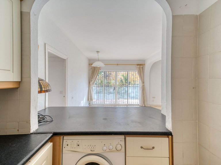 Apartment for Sale in The Golden Mile, Malaga 11