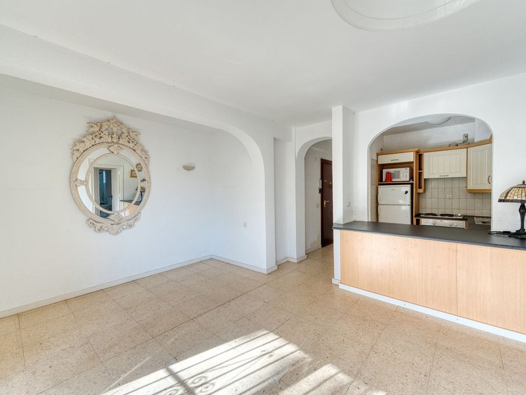 Apartment for Sale in The Golden Mile, Malaga 3