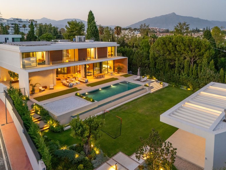 Villa for Sale in Guadalmina Alta, Malaga 1