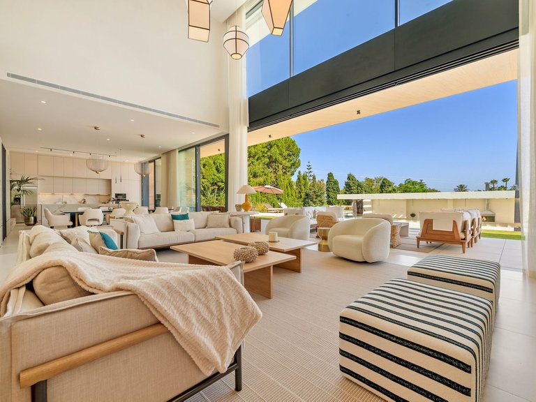 Villa for Sale in Guadalmina Alta, Malaga 18