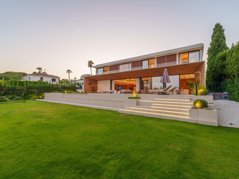 Villa for Sale in Guadalmina Alta, Malaga 19