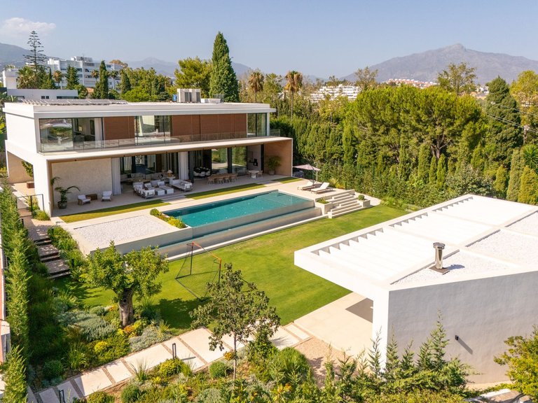 Villa for Sale in Guadalmina Alta, Malaga 24