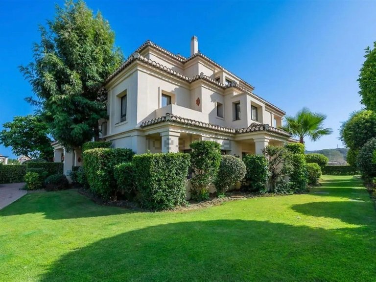 Apartment for Sale in Benahavís, Malaga 27