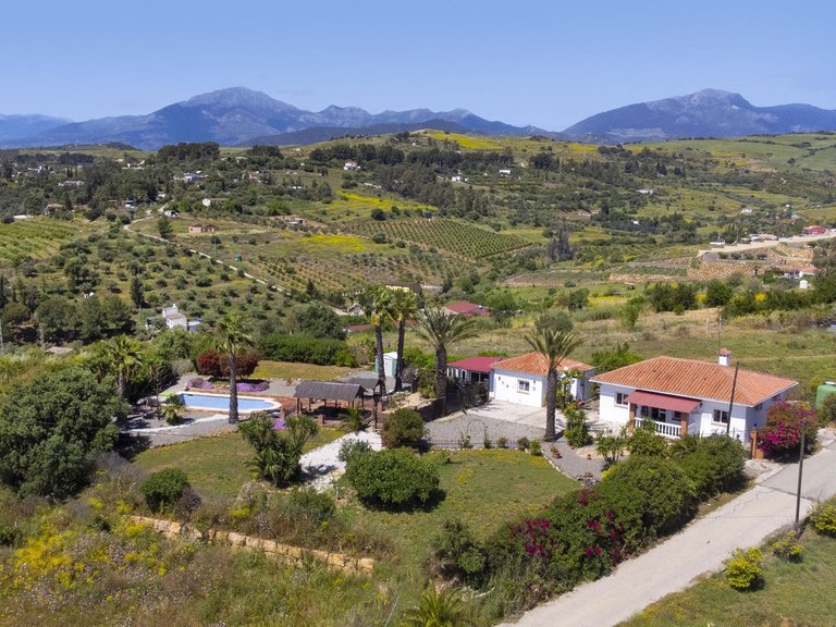 Country House for Sale in Pizarra, Malaga 1