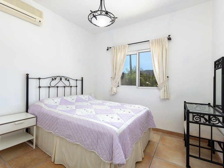 Country House for Sale in Pizarra, Malaga 8