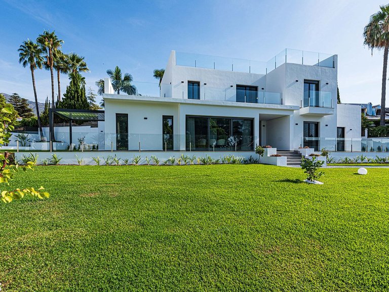 Villa for Sale in Marbella, Malaga 1
