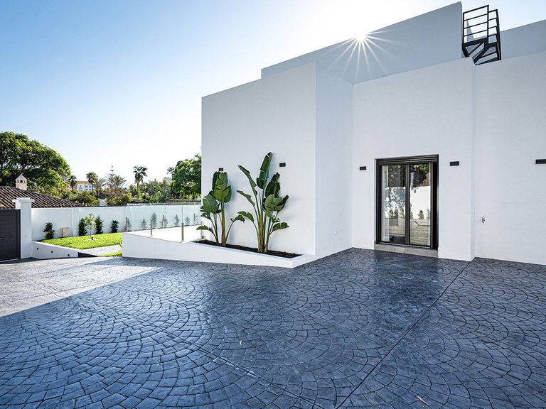 Villa for Sale in Marbella, Malaga 18