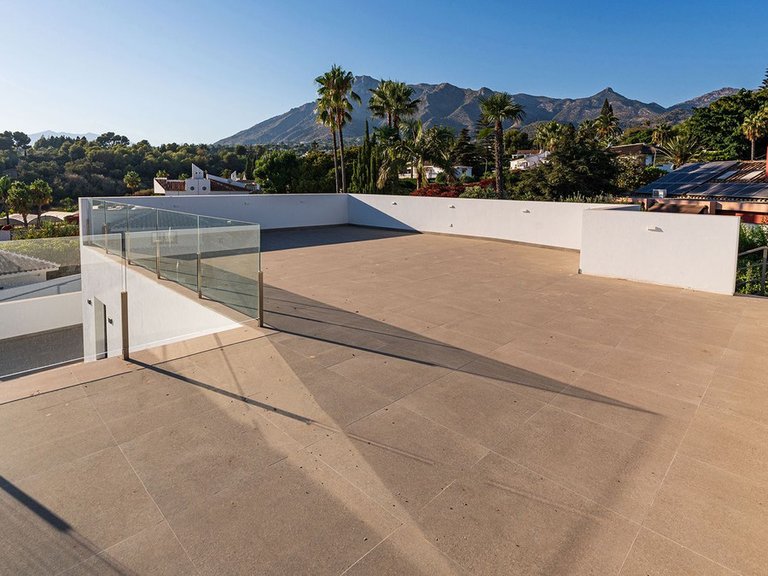 Villa for Sale in Marbella, Malaga 8