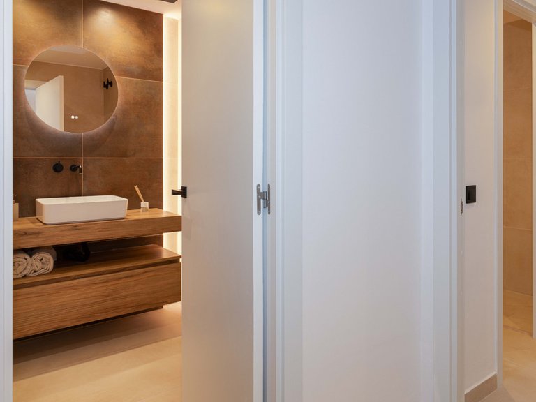Apartment for Sale in Nueva Andalucía, Malaga 16