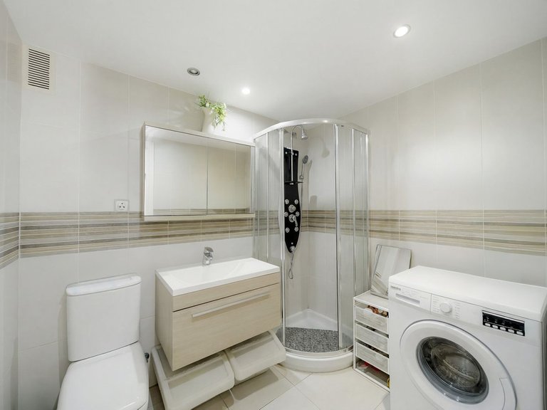 Apartment for Sale in Costa del Sol, Benalmadena, Malaga 16