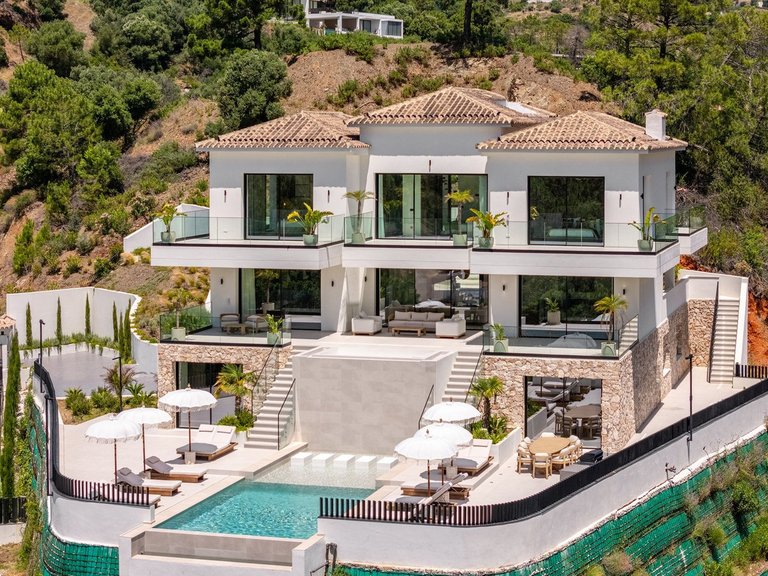 Villa for Sale in Benahavís, Malaga 2