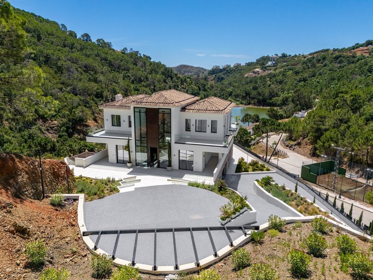 Villa for Sale in Benahavís, Malaga 32