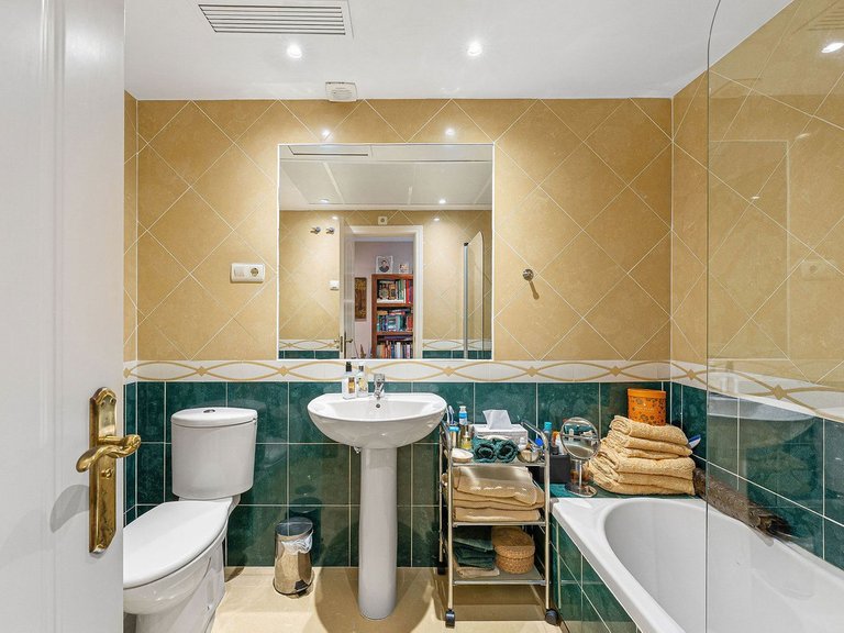 Apartment for Sale in Marbella, Malaga 23