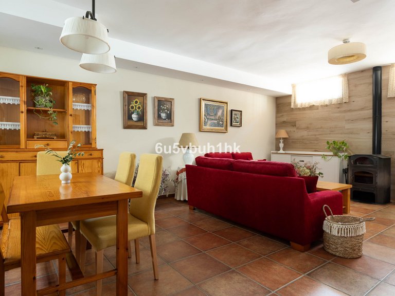 Villa for Sale in Málaga, Malaga 38