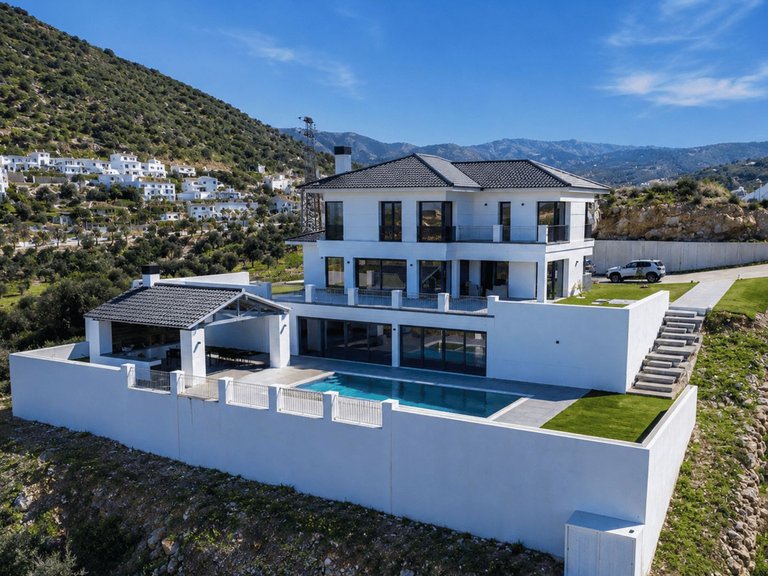 Villa for Sale in Coín, Malaga 1