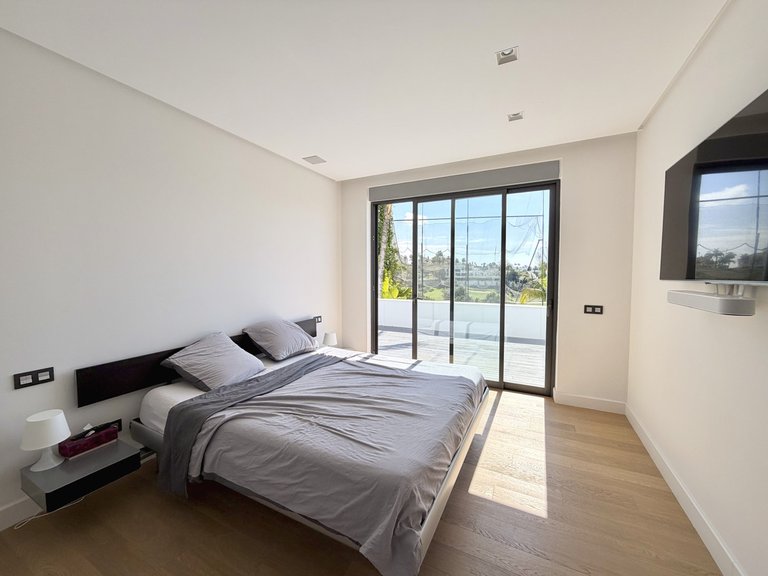 Villa for Sale in Nueva Andalucía, Malaga 11
