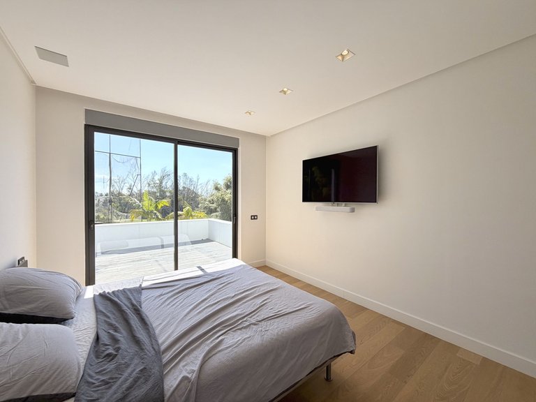 Villa for Sale in Nueva Andalucía, Malaga 12