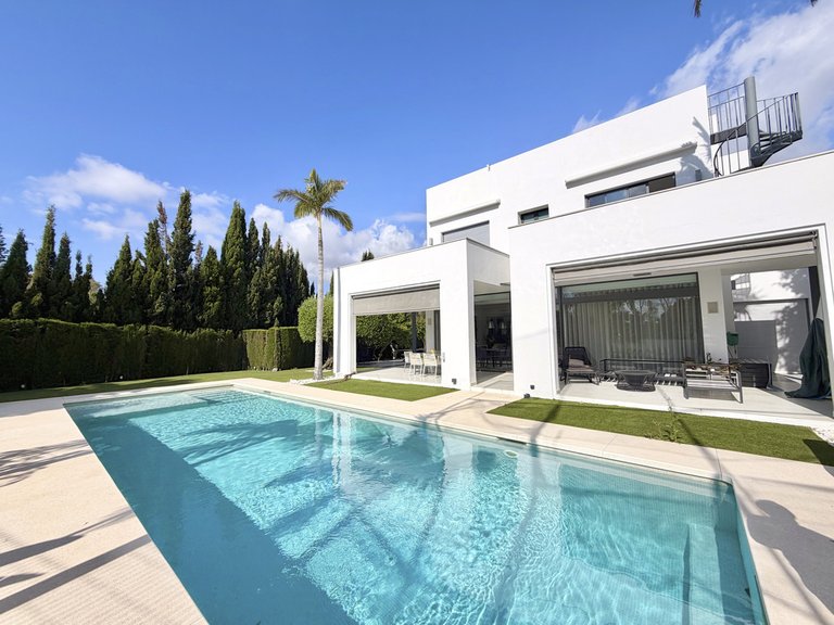 Villa for Sale in Nueva Andalucía, Malaga 2