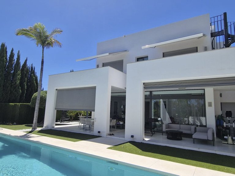 Villa for Sale in Nueva Andalucía, Malaga 26