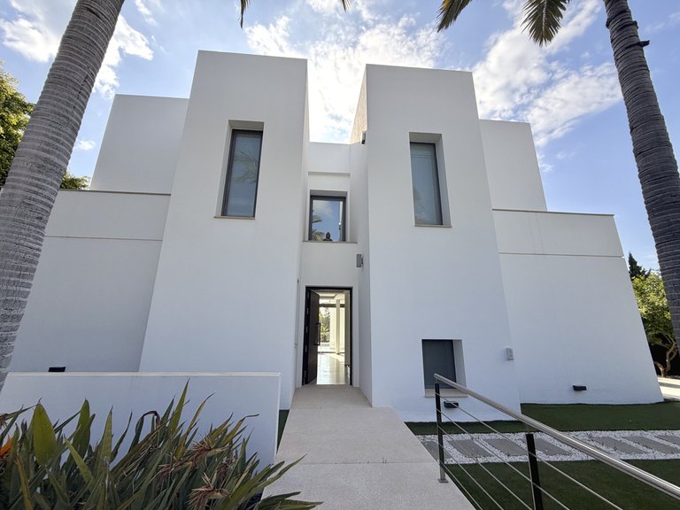 Villa for Sale in Nueva Andalucía, Malaga 35