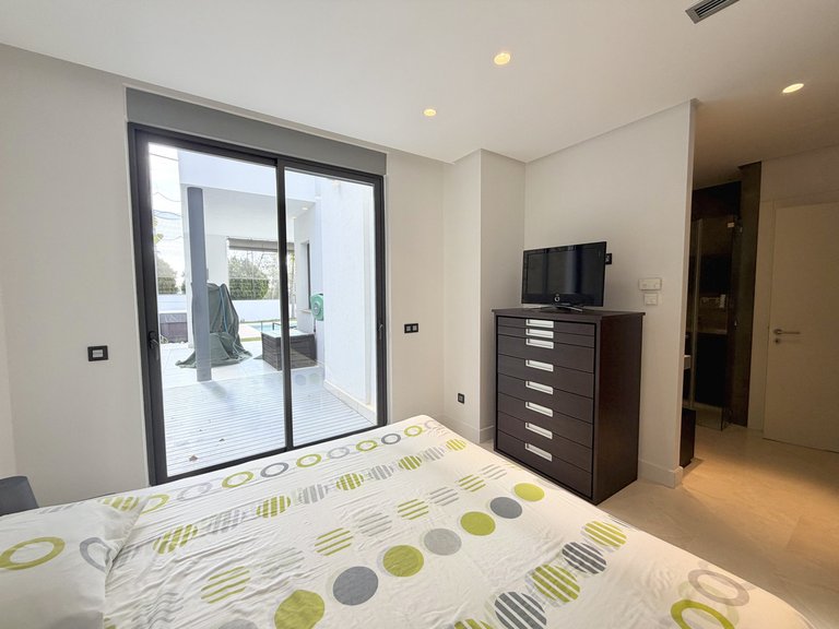 Villa for Sale in Nueva Andalucía, Malaga 9