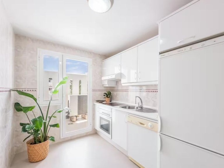 Apartment for Sale in Nueva Andalucía, Malaga 10