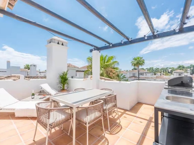Apartment for Sale in Nueva Andalucía, Malaga 11