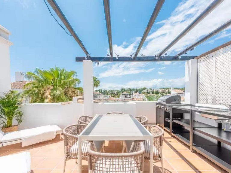 Apartment for Sale in Nueva Andalucía, Malaga 12