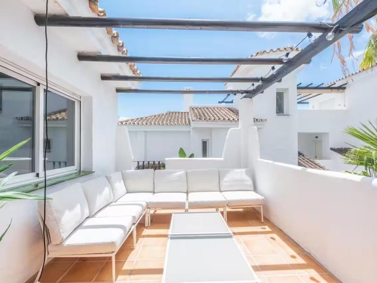Apartment for Sale in Nueva Andalucía, Malaga 14