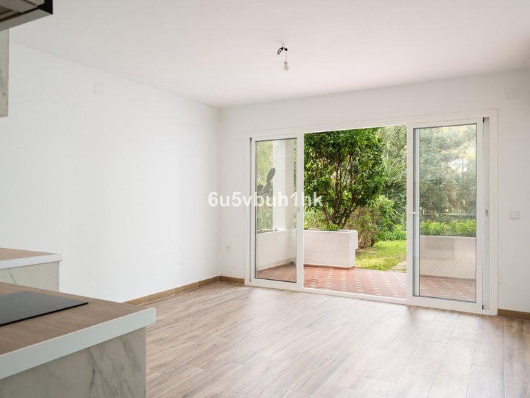 Apartment for Sale in Los Pacos, Malaga 1