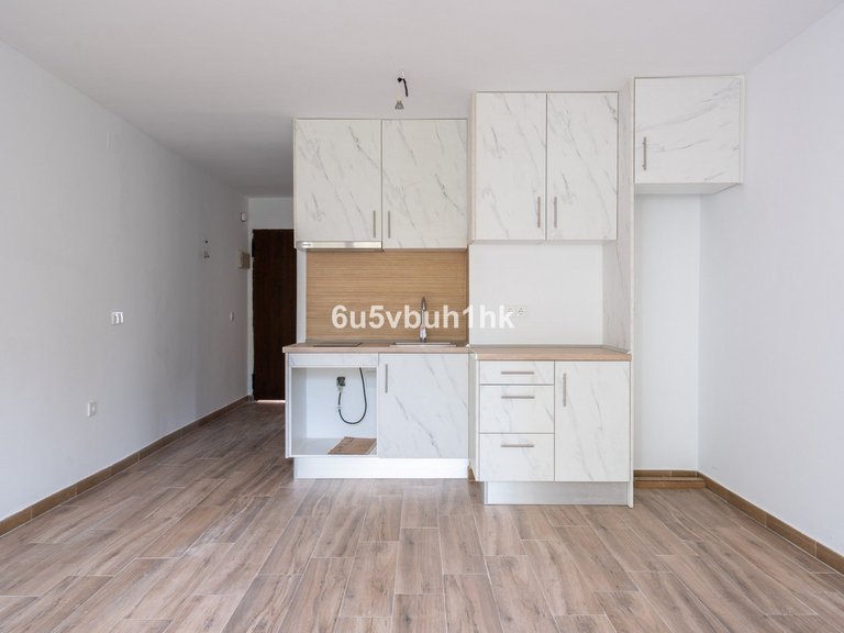 Apartment for Sale in Los Pacos, Malaga 10