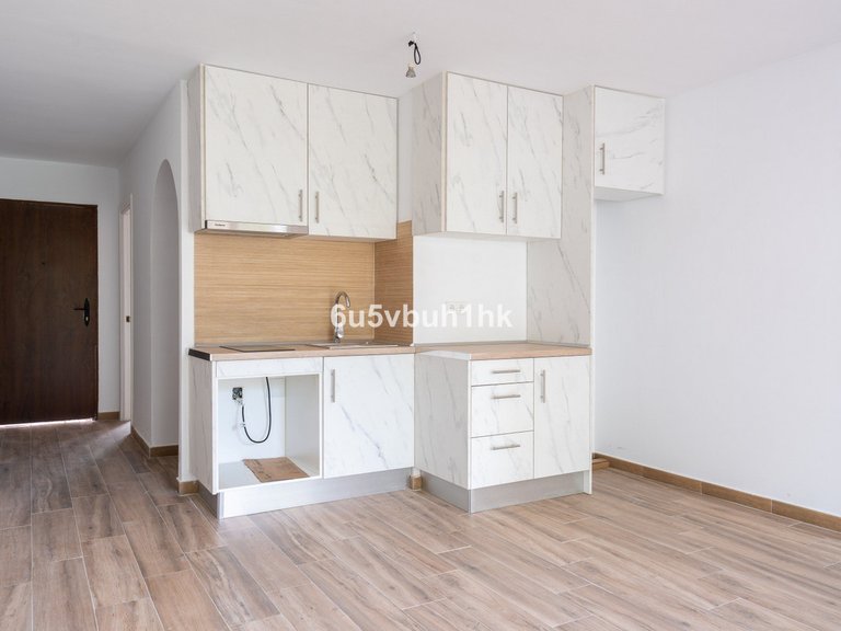 Apartment for Sale in Los Pacos, Malaga 11