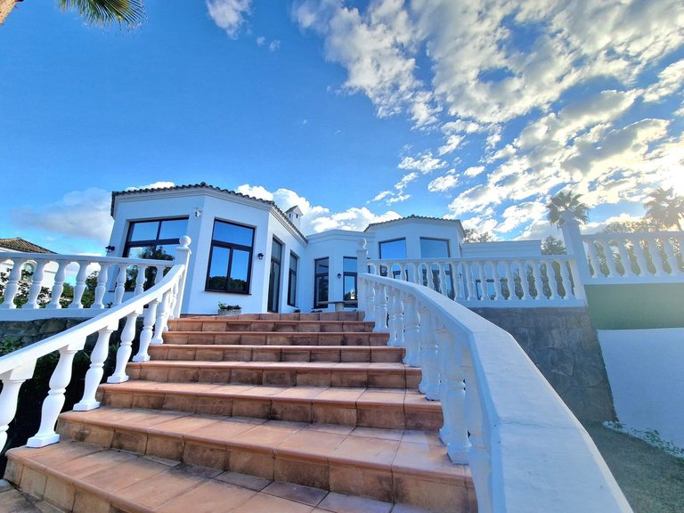 Villa for Sale in Sotogrande Alto, Cadiz 9
