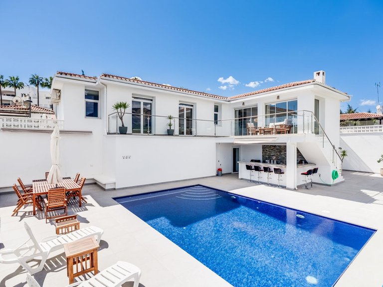 Villa for Sale in Estepona, Malaga 1