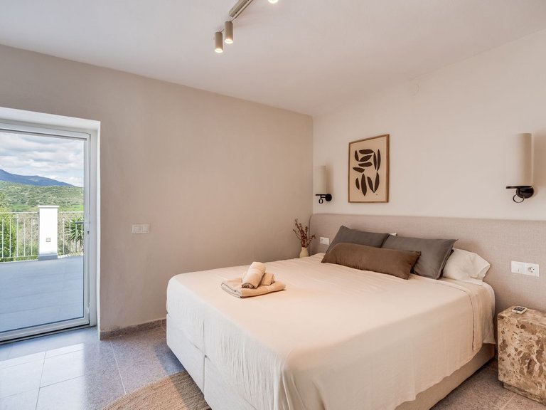 Villa for Sale in Estepona, Malaga 11
