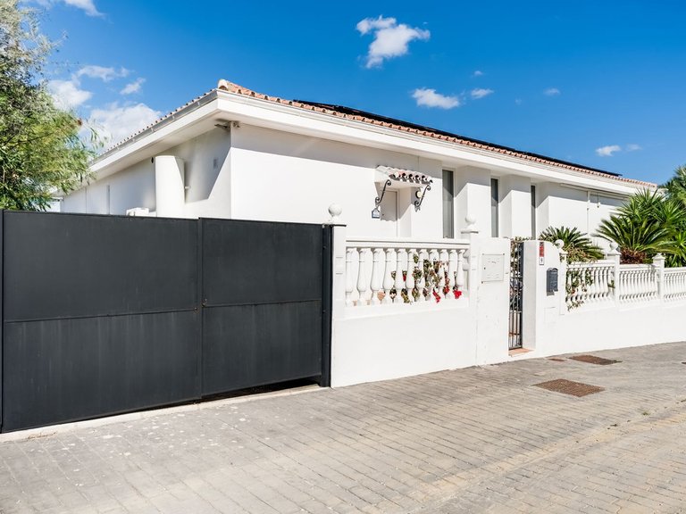 Villa for Sale in Estepona, Malaga 23