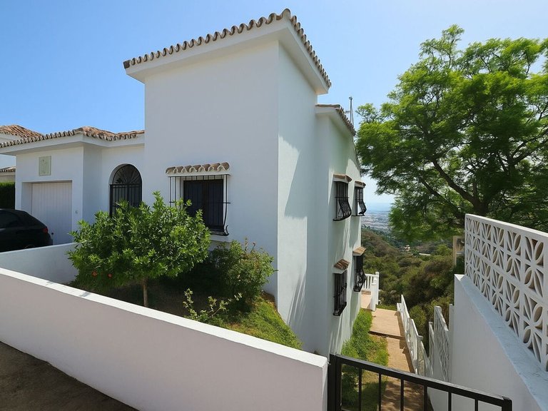Villa for Sale in Mijas Costa, Malaga 11