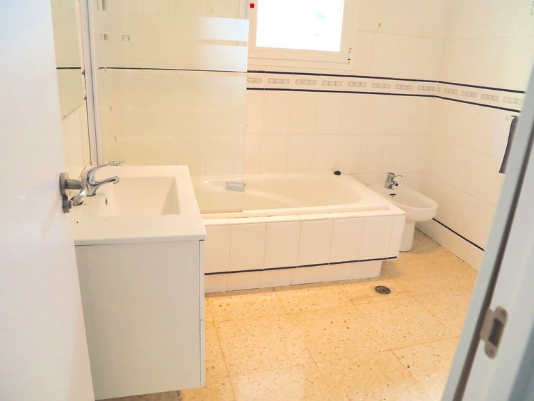 Villa for Sale in Inland La Capellania, Malaga 28
