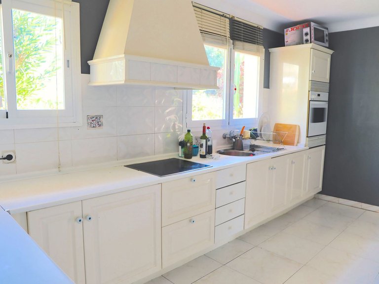 Villa for Sale in Inland La Capellania, Malaga 5