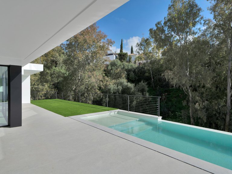 Villa for Sale in La Quinta, Malaga 16