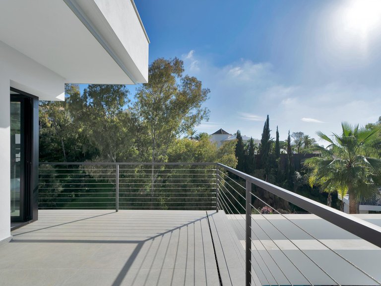 Villa for Sale in La Quinta, Malaga 18
