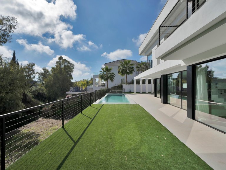 Villa for Sale in La Quinta, Malaga 22