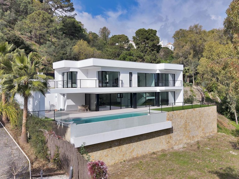 Villa for Sale in La Quinta, Malaga 4