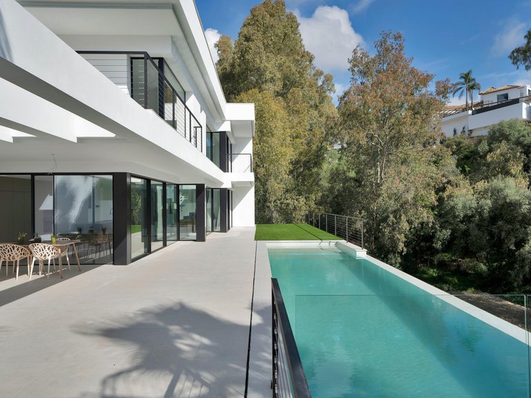 Villa for Sale in La Quinta, Malaga 9