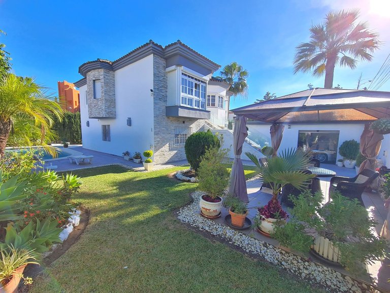 Villa for Sale in Estepona, Malaga 1
