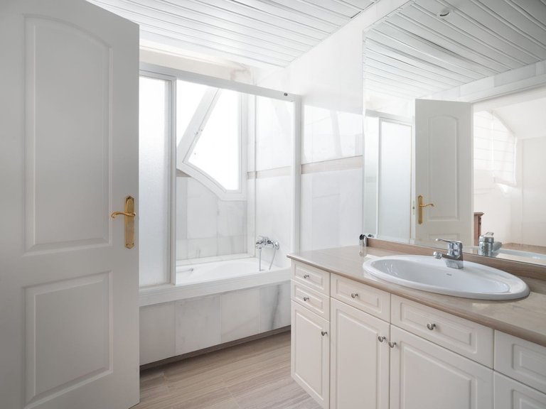 Apartment for Sale in Costa del Sol, Benalmadena Costa, Malaga 22