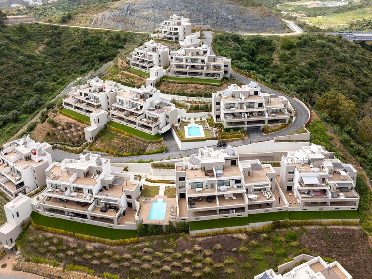 Apartment for Sale in Nueva Andalucía, Malaga 1